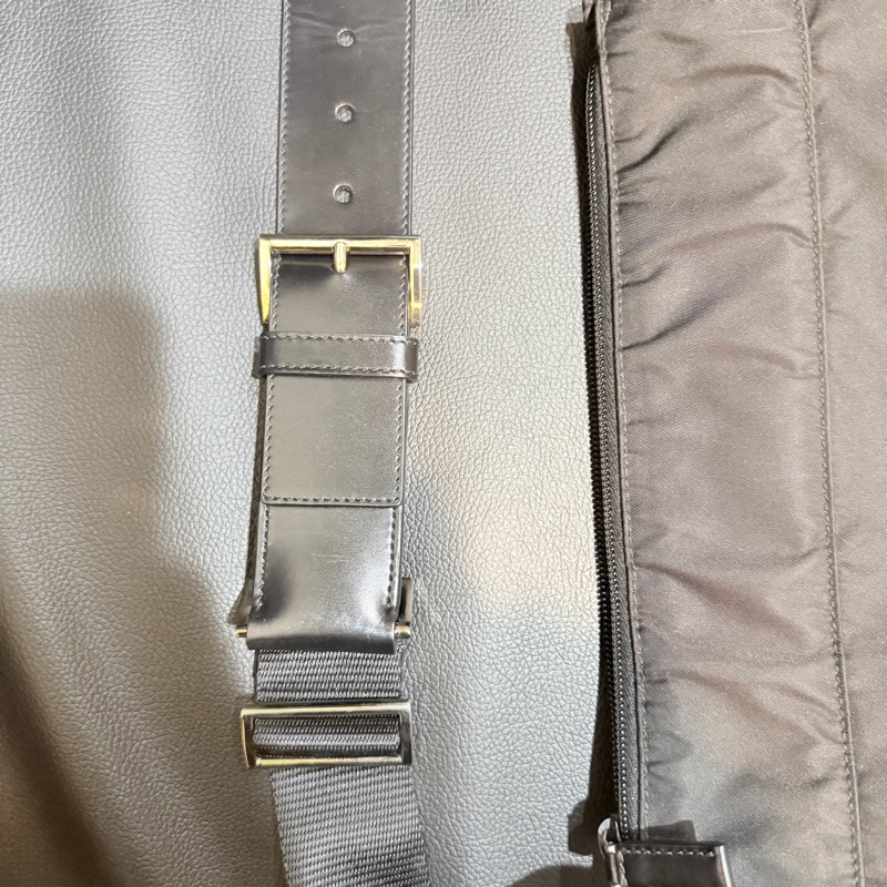 9新✨好看又好用的🖤PRADA 經典黑色尼龍 胸口包 腰包 斜背包-15