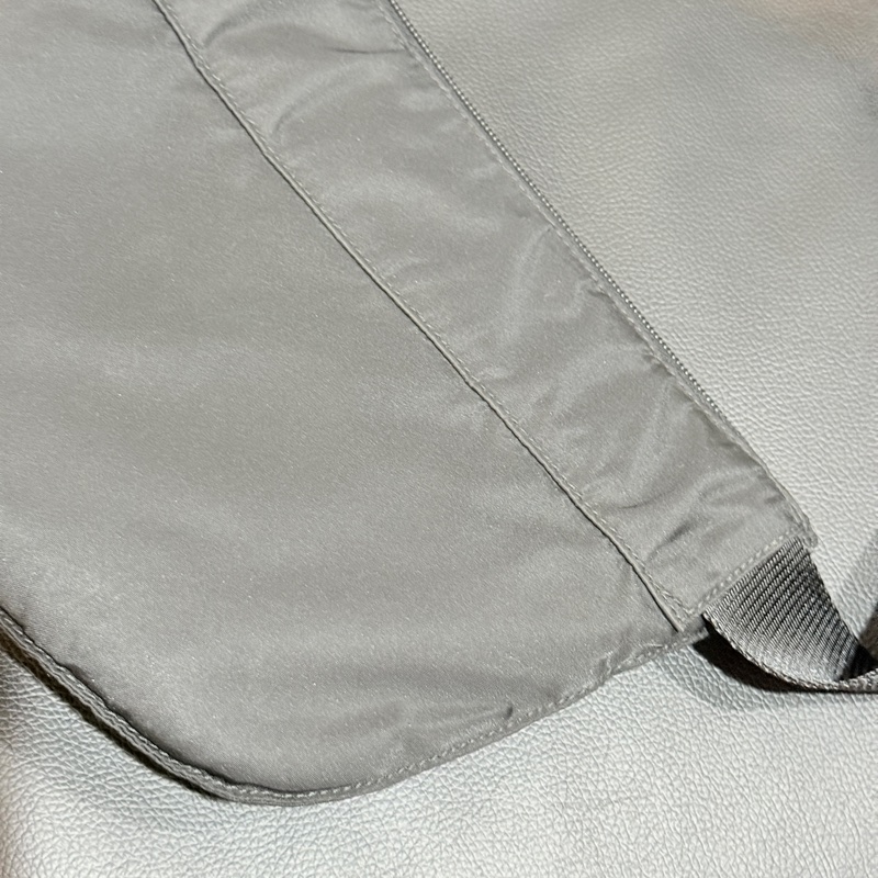 9新✨好看又好用的🖤PRADA 經典黑色尼龍 胸口包 腰包 斜背包-21