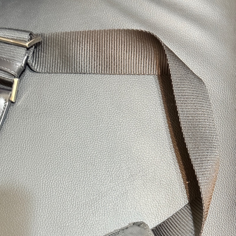 9新✨好看又好用的🖤PRADA 經典黑色尼龍 胸口包 腰包 斜背包-24
