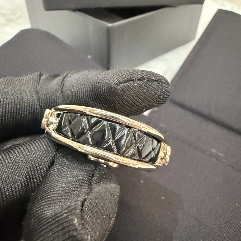 Chanel/ 黑金菱格紋包包造型胸針-7