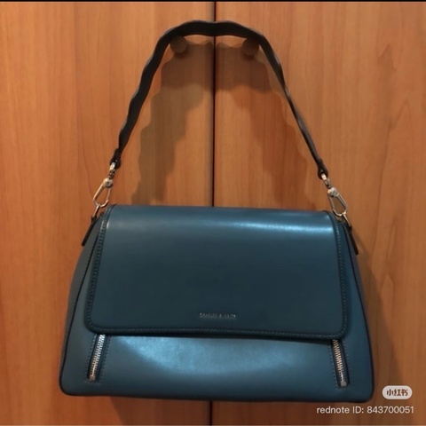 Charles & Keith 小ck 藏青藍兩用多功能肩背包