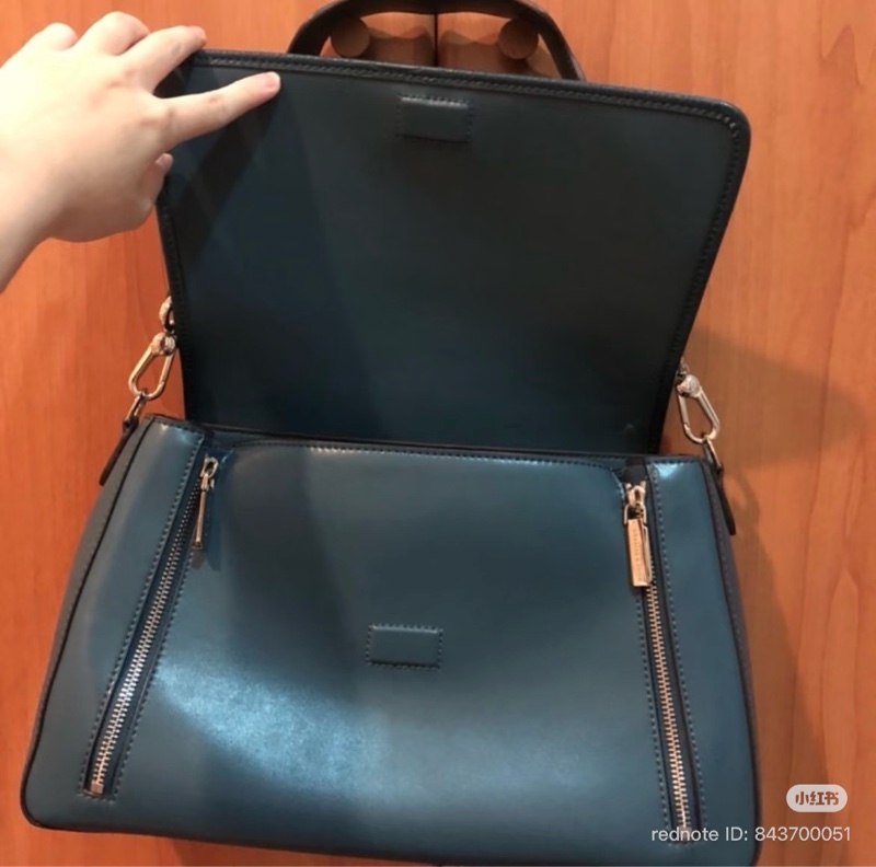 Charles & Keith 小ck 藏青藍兩用多功能肩背包-2