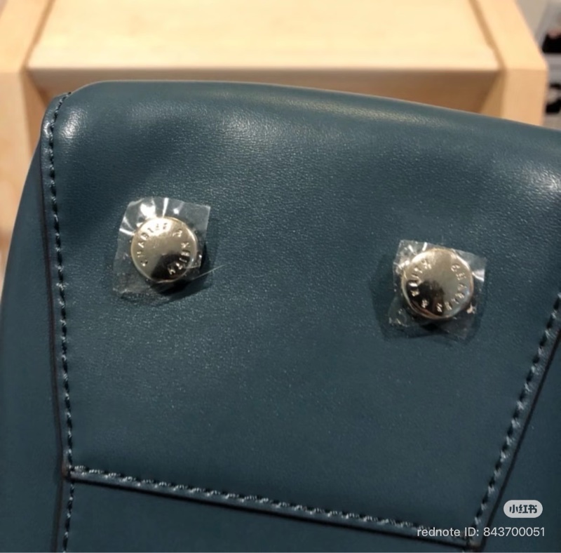 Charles & Keith 小ck 藏青藍兩用多功能肩背包-7