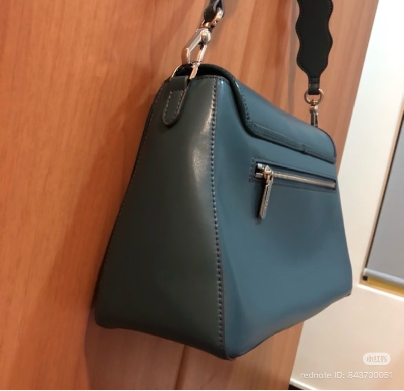 Charles & Keith 小ck 藏青藍兩用多功能肩背包-8