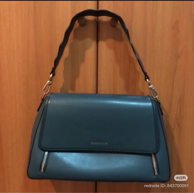 Charles & Keith 小ck 藏青藍兩用多功能肩背包-11