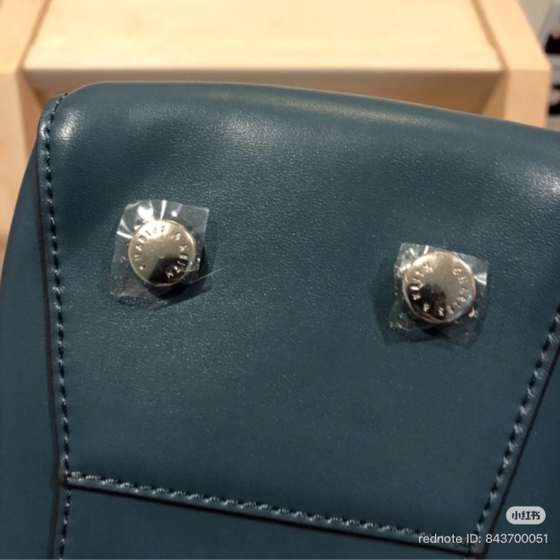 Charles & Keith 小ck 藏青藍兩用多功能肩背包-13