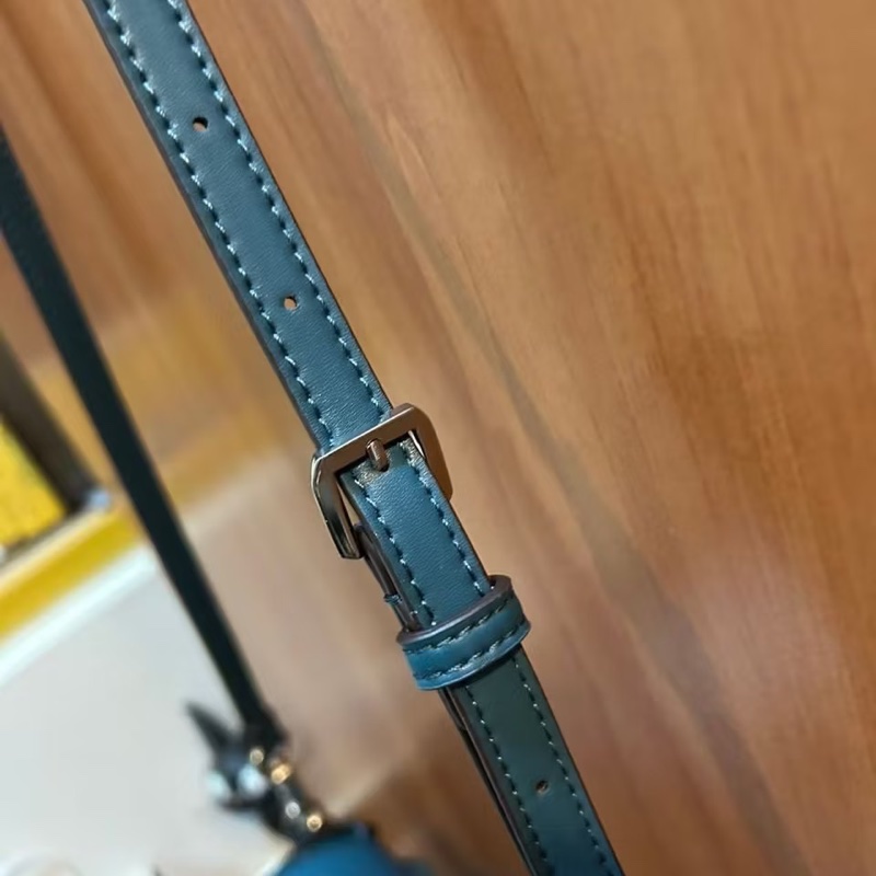 Charles & Keith 小ck 藏青藍兩用多功能肩背包-17