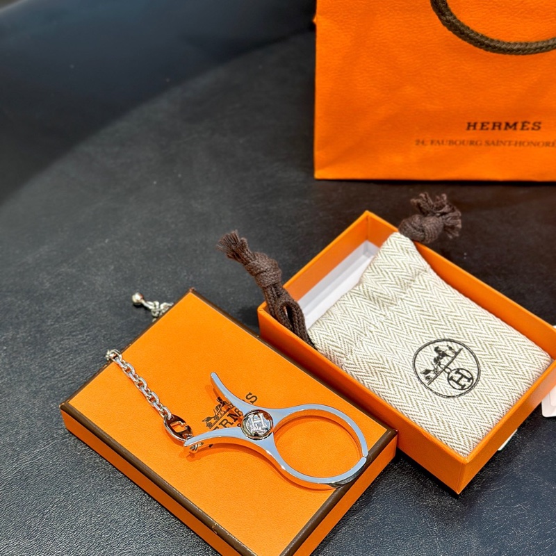 Hermes爱马仕 银色手套夹-1