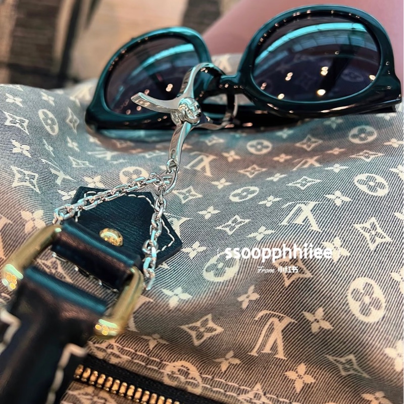 Hermes爱马仕 银色手套夹-5