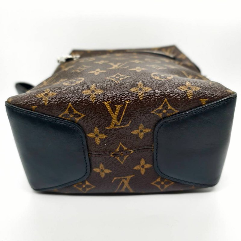 LV 男生日字老花斜背包 (22X11X27)-2