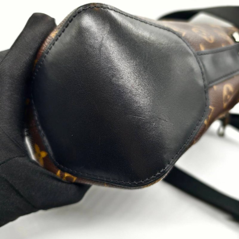 LV 男生日字老花斜背包 (22X11X27)-4