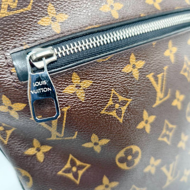 LV 男生日字老花斜背包 (22X11X27)-6