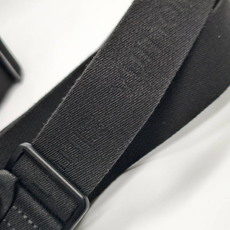 LV 男生日字老花斜背包 (22X11X27)-7