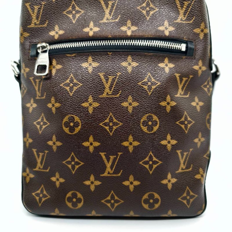 LV 男生日字老花斜背包 (22X11X27)-9