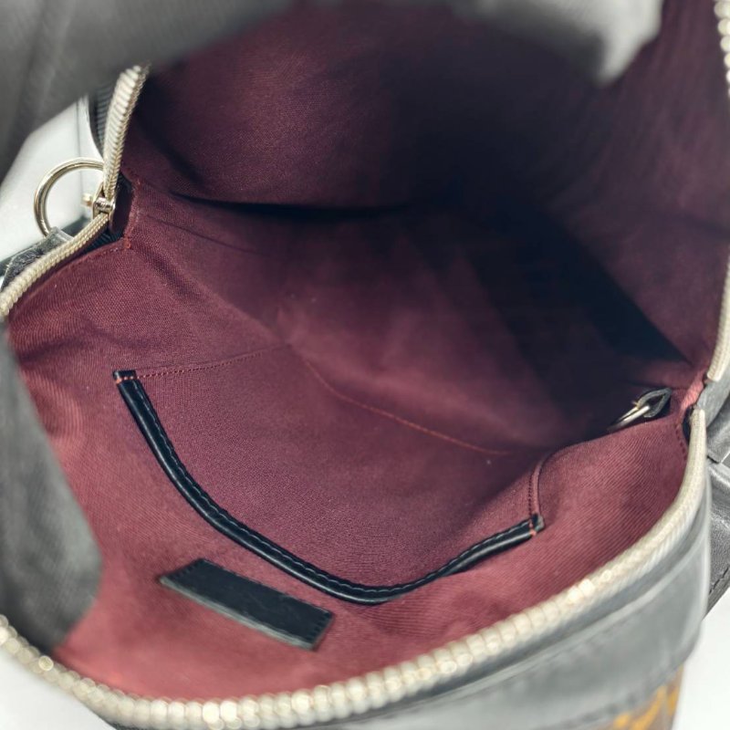 LV 男生日字老花斜背包 (22X11X27)-11