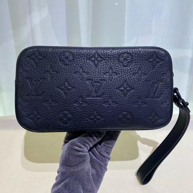 LOUIS VUITTON LV黑色壓紋手拿包可DIY肩带-1