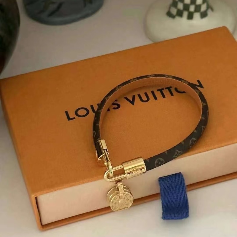 LOUIS VUITTON 圆饼包坠饰手环-3