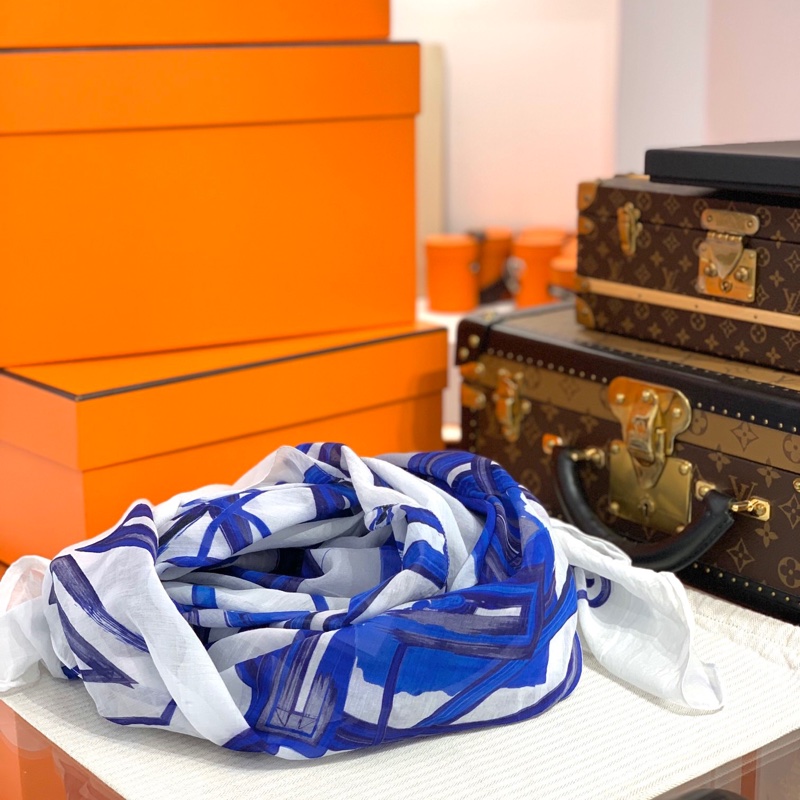 Chanel香奈儿涂鸦丝巾-3