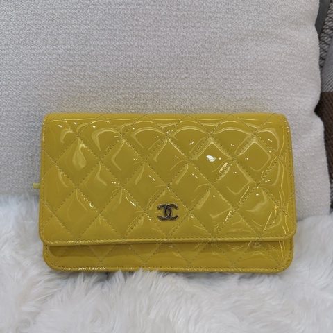 Chanel/ WOC亮面漆皮小雞黃