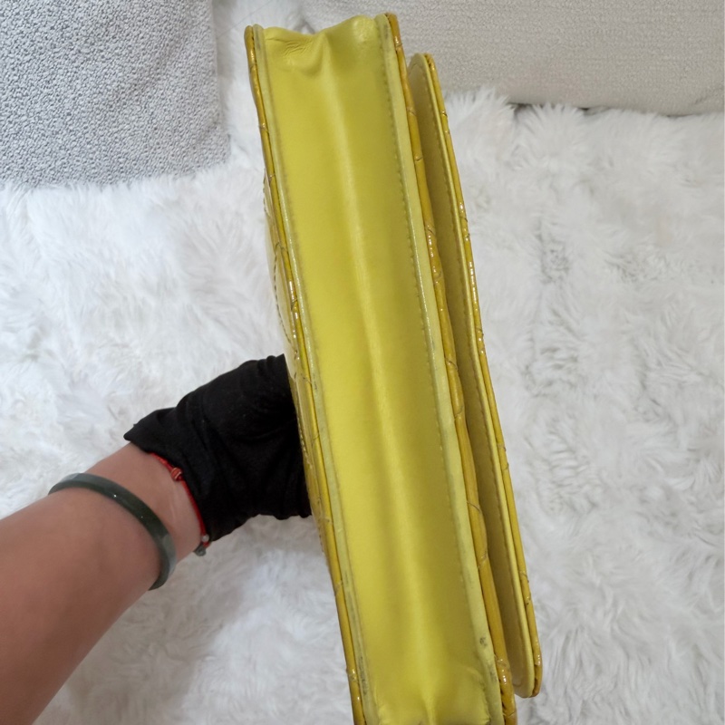 Chanel/ WOC亮面漆皮小雞黃-2