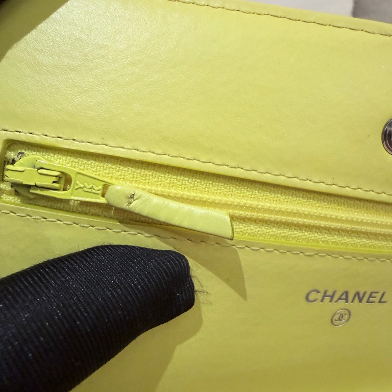 Chanel/ WOC亮面漆皮小雞黃-14