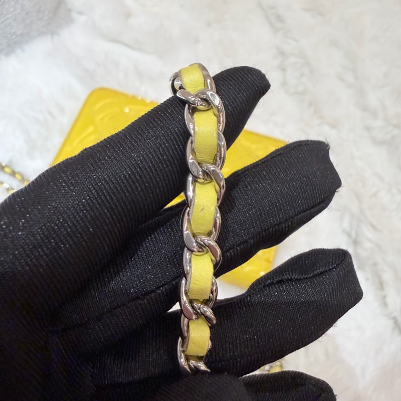 Chanel/ WOC亮面漆皮小雞黃-15