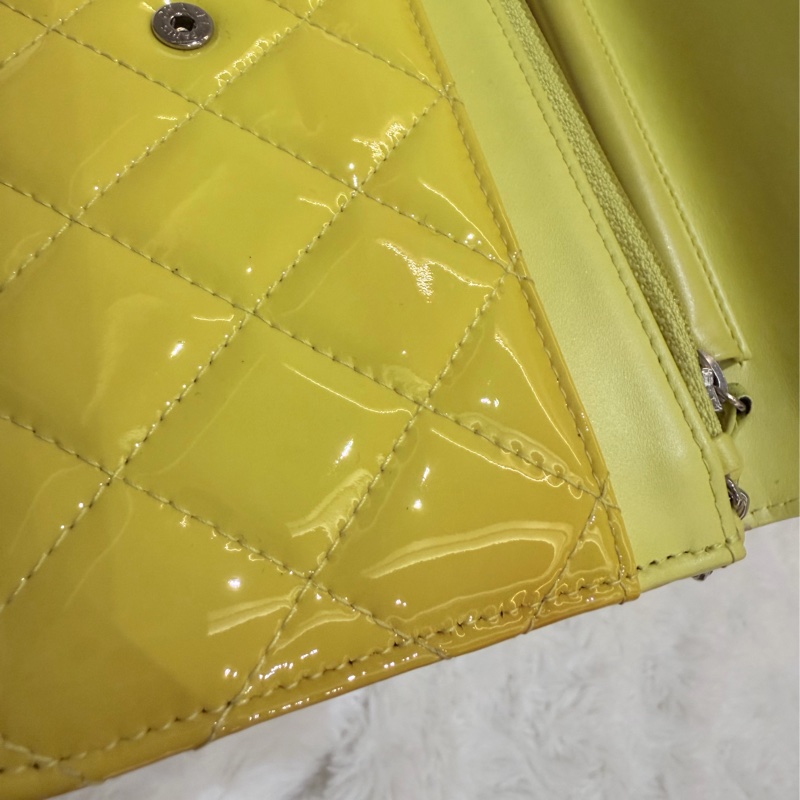 Chanel/ WOC亮面漆皮小雞黃-19