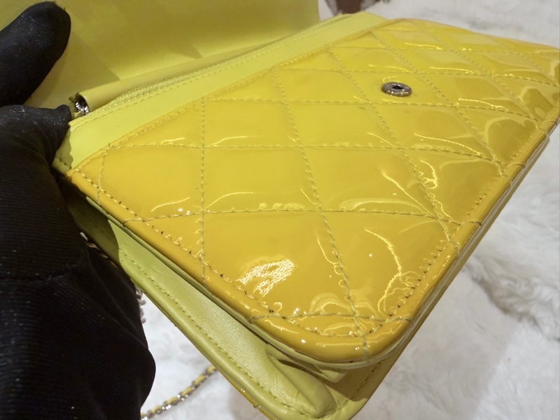 Chanel/ WOC亮面漆皮小雞黃-21