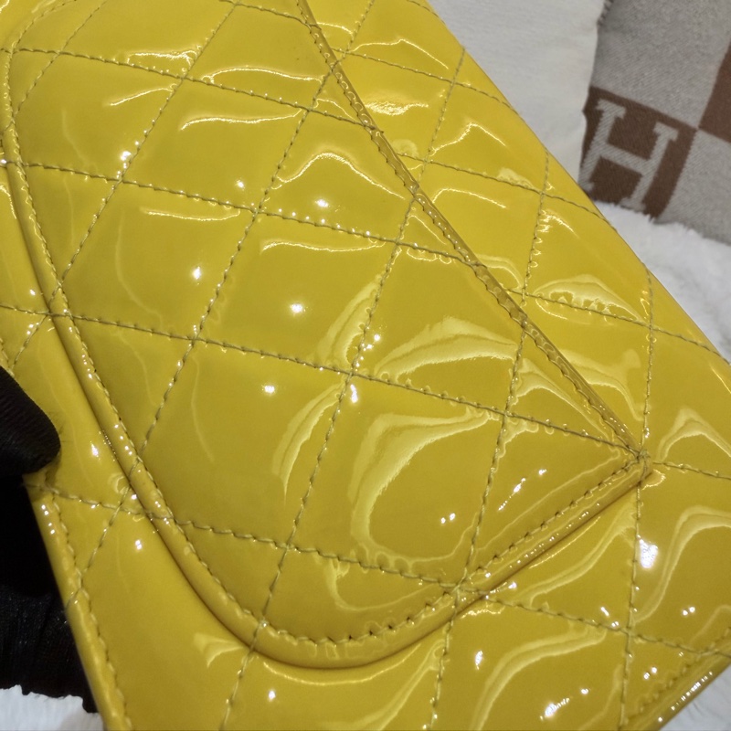 Chanel/ WOC亮面漆皮小雞黃-22