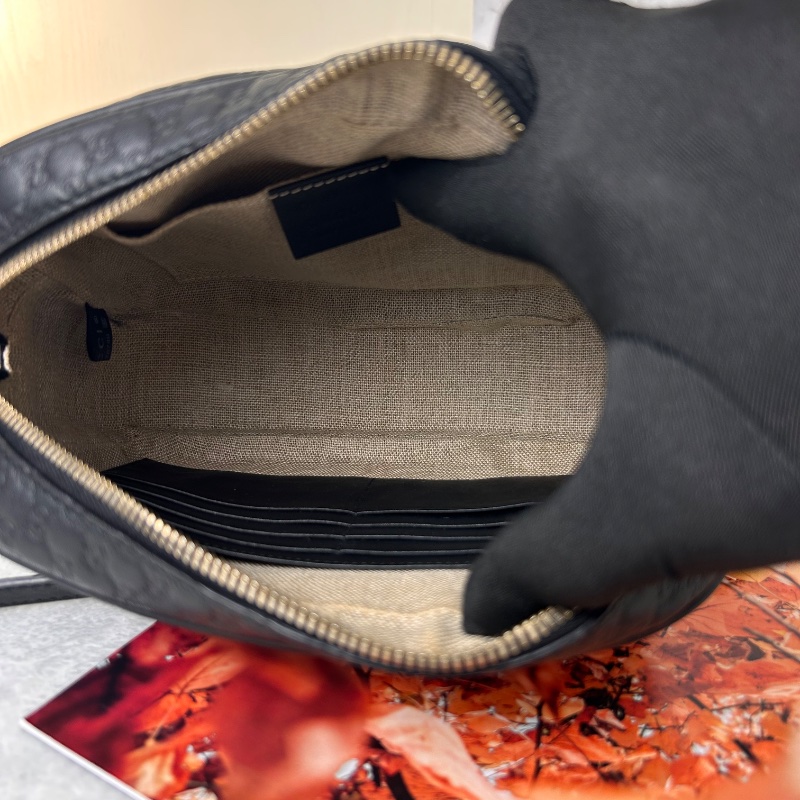 Gucci 雙G Microguccissima Bree 經典壓紋迷你斜背包相機包-19