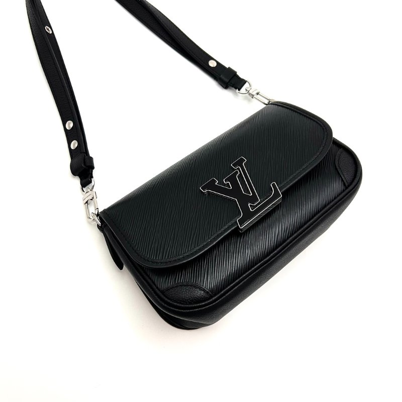 ️LV 黑色銀扣水波紋法棍肩背斜背包芯片款24*15*9 98新配件塵袋-3