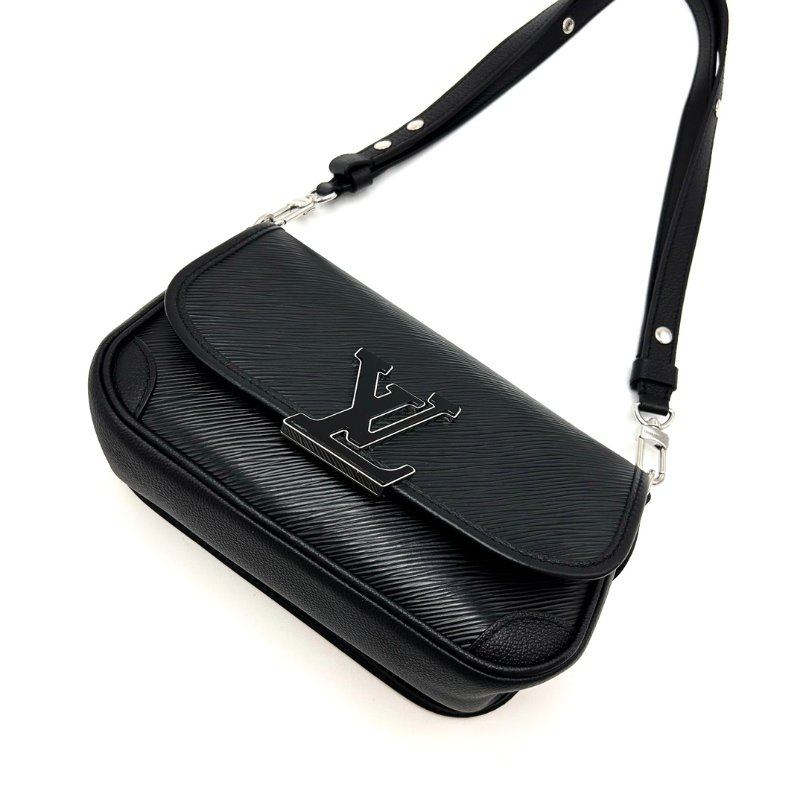 ️LV 黑色銀扣水波紋法棍肩背斜背包芯片款24*15*9 98新配件塵袋-4