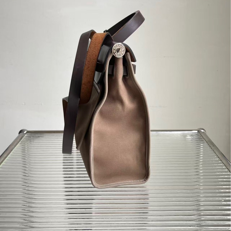 🔥新到：98新愛馬仕/Hermes herbag31烏木色 皮也是深棕烏木色， 手提斜挎單肩隨心所欲切換 ，尺寸：31*25-2