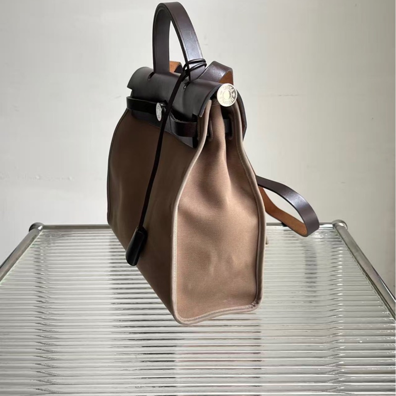 🔥新到：98新愛馬仕/Hermes herbag31烏木色 皮也是深棕烏木色， 手提斜挎單肩隨心所欲切換 ，尺寸：31*25-3