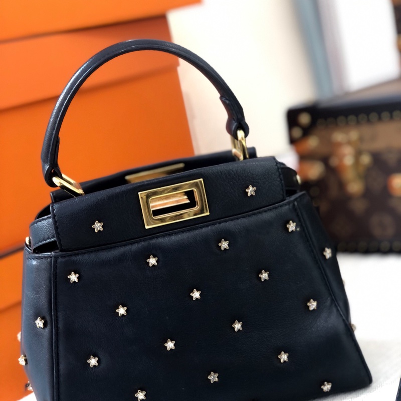 FENDI芬迪 新款peekaboo-1