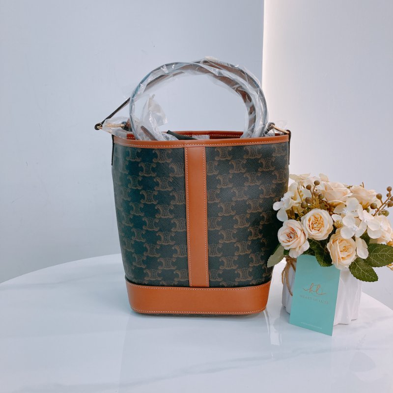 MS0673 Celine 思琳 凱旋門 水桶包 斜背包 單肩包 小號 牛皮 帆布 棕色 金扣 Triomphe Bucket Small Calfskin and Canvas Tan x GHW-1