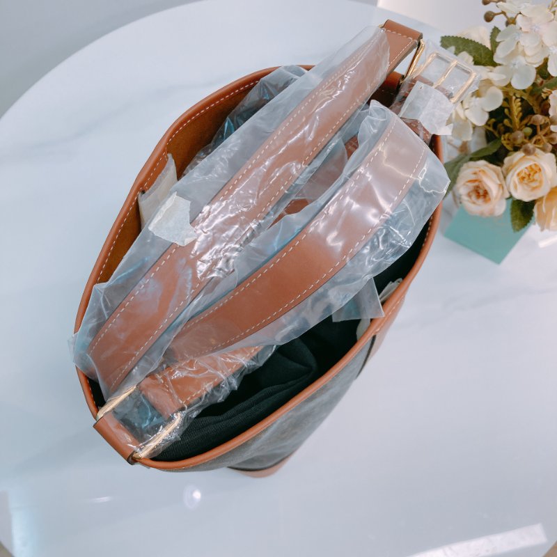 MS0673 Celine 思琳 凱旋門 水桶包 斜背包 單肩包 小號 牛皮 帆布 棕色 金扣 Triomphe Bucket Small Calfskin and Canvas Tan x GHW-10