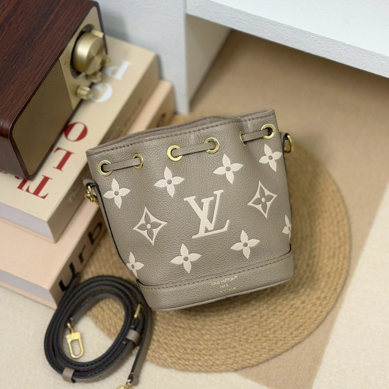 (每次上架都秒售❤️🔥)🏷LV 路易威登.Nano Noe 雙色迷你水桶包 斑鳩灰 芯片款-1