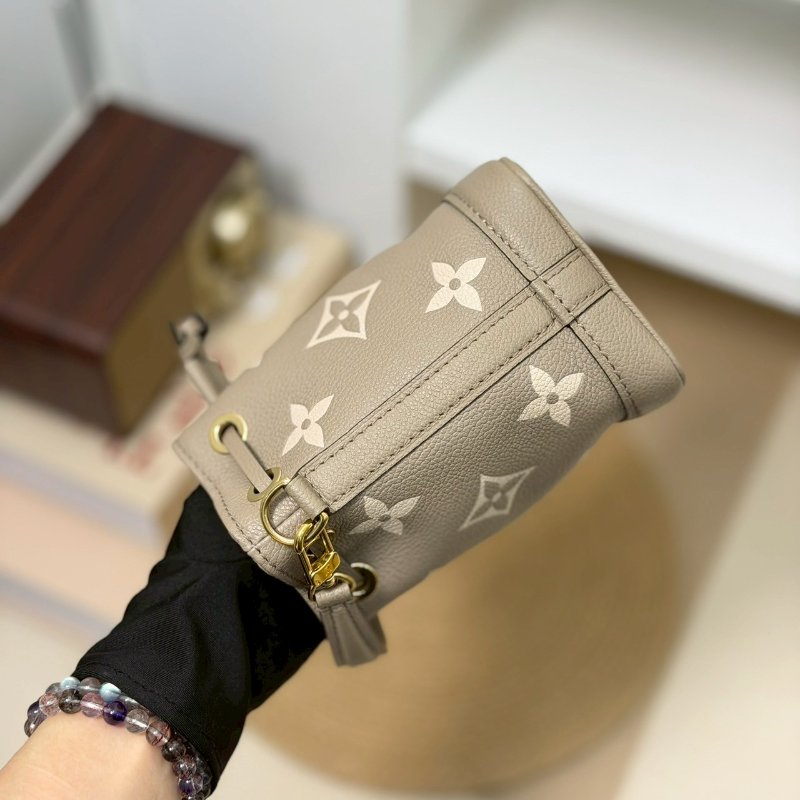 (每次上架都秒售❤️🔥)🏷LV 路易威登.Nano Noe 雙色迷你水桶包 斑鳩灰 芯片款-2