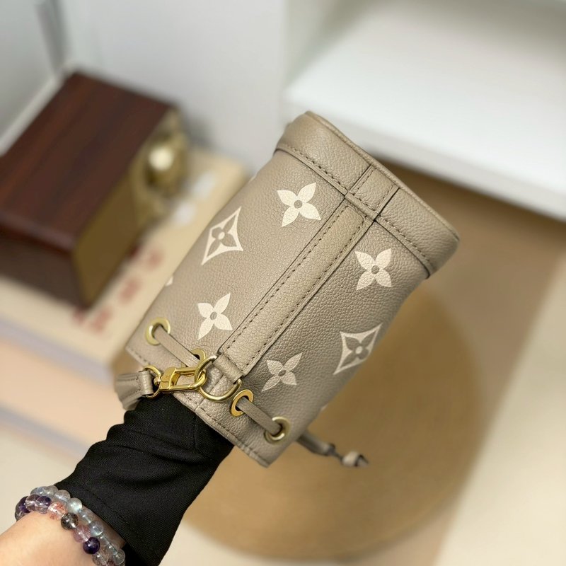 (每次上架都秒售❤️🔥)🏷LV 路易威登.Nano Noe 雙色迷你水桶包 斑鳩灰 芯片款-3