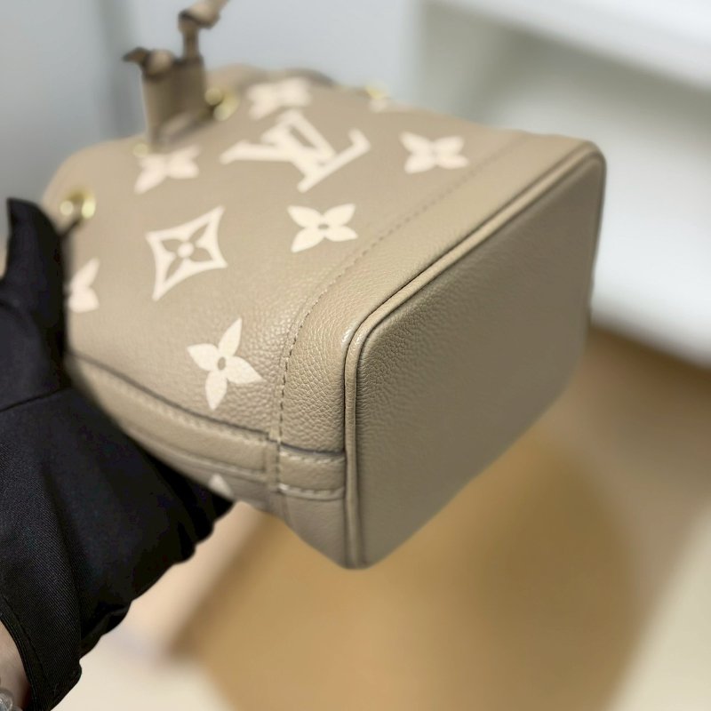 (每次上架都秒售❤️🔥)🏷LV 路易威登.Nano Noe 雙色迷你水桶包 斑鳩灰 芯片款-4