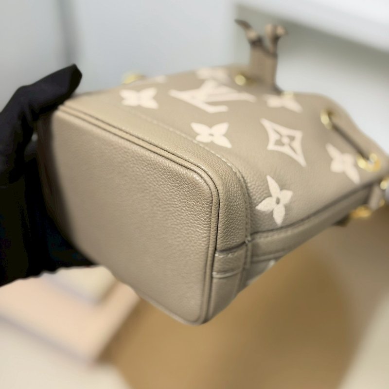 (每次上架都秒售❤️🔥)🏷LV 路易威登.Nano Noe 雙色迷你水桶包 斑鳩灰 芯片款-5