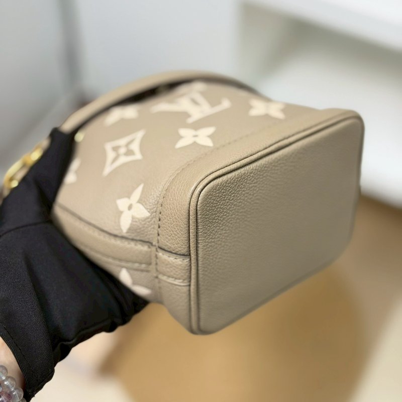 (每次上架都秒售❤️🔥)🏷LV 路易威登.Nano Noe 雙色迷你水桶包 斑鳩灰 芯片款-6