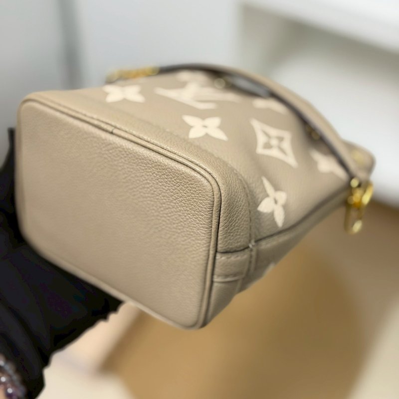 (每次上架都秒售❤️🔥)🏷LV 路易威登.Nano Noe 雙色迷你水桶包 斑鳩灰 芯片款-7