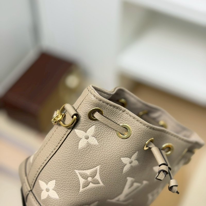 (每次上架都秒售❤️🔥)🏷LV 路易威登.Nano Noe 雙色迷你水桶包 斑鳩灰 芯片款-8