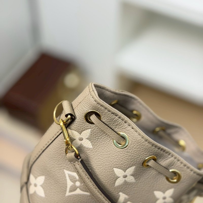 (每次上架都秒售❤️🔥)🏷LV 路易威登.Nano Noe 雙色迷你水桶包 斑鳩灰 芯片款-10