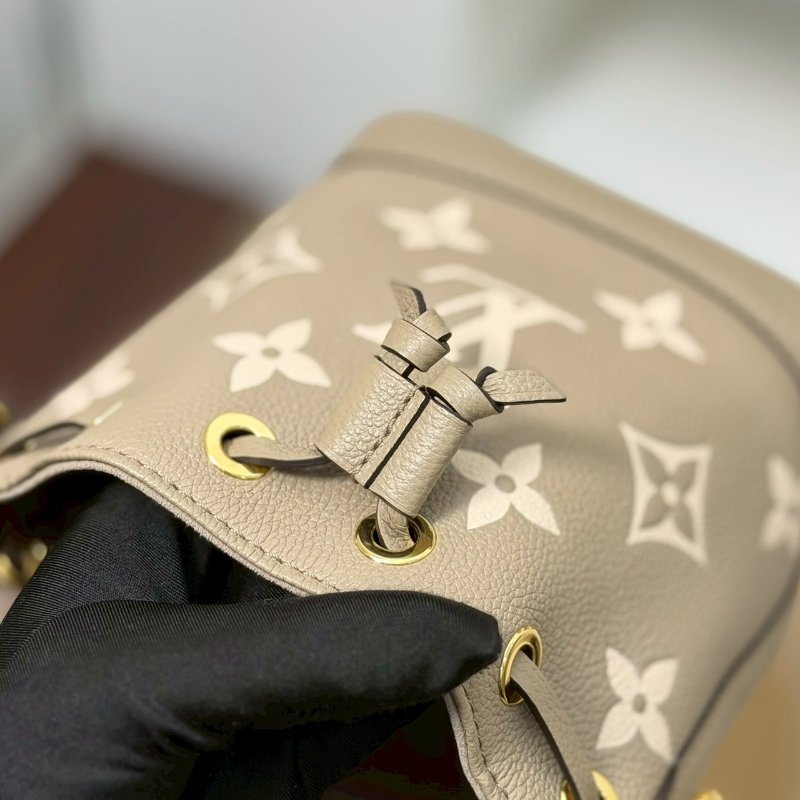 (每次上架都秒售❤️🔥)🏷LV 路易威登.Nano Noe 雙色迷你水桶包 斑鳩灰 芯片款-14