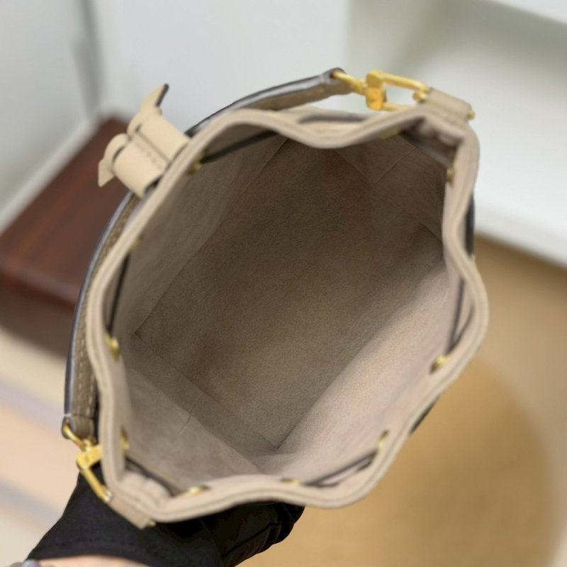 (每次上架都秒售❤️🔥)🏷LV 路易威登.Nano Noe 雙色迷你水桶包 斑鳩灰 芯片款-16