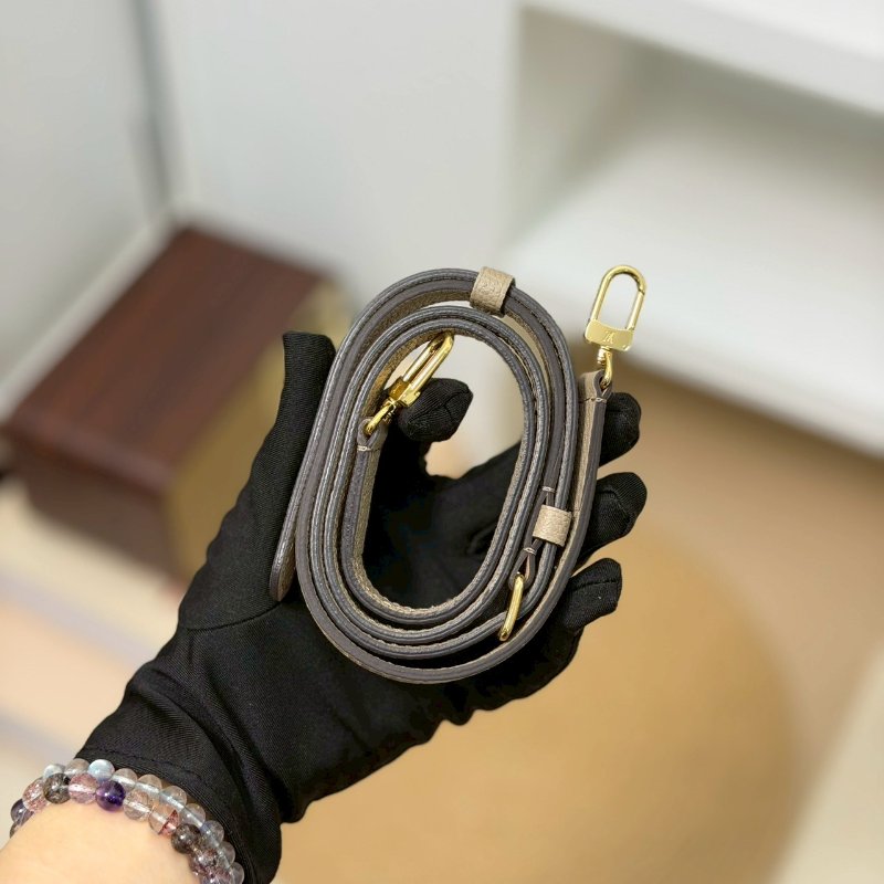 (每次上架都秒售❤️🔥)🏷LV 路易威登.Nano Noe 雙色迷你水桶包 斑鳩灰 芯片款-19