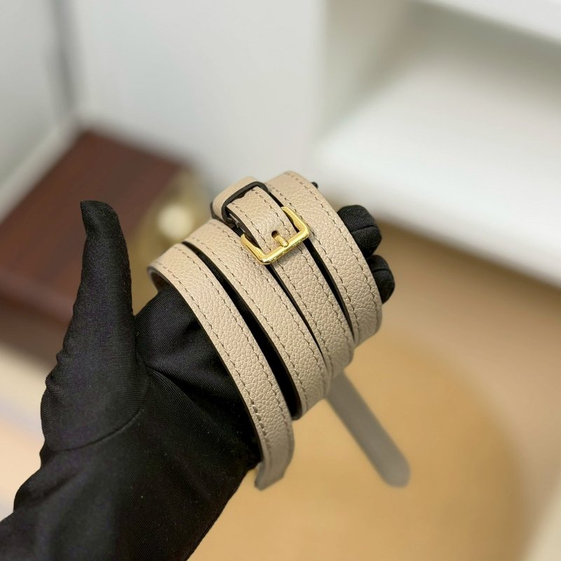 (每次上架都秒售❤️🔥)🏷LV 路易威登.Nano Noe 雙色迷你水桶包 斑鳩灰 芯片款-20